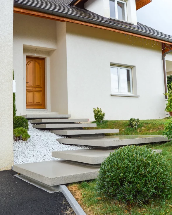 Réalisation escaliers suspendus par nos équipes d'Aravis Enrobage